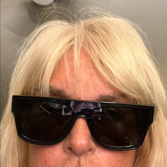 Tory Burch Black Rectangular Sunglasses - Picture 11 of 11